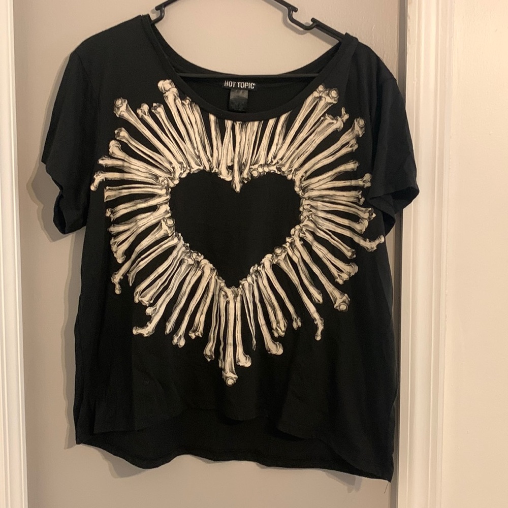 Skeleton heart crop tee